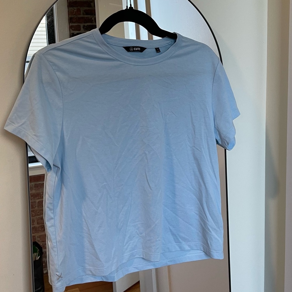 CUTS WOMEN Cropped Friday Tee